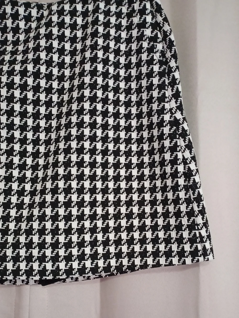 CAbi Passport Houndstooth Black White Mini Skirt Shorts Pockets Stretch Classic